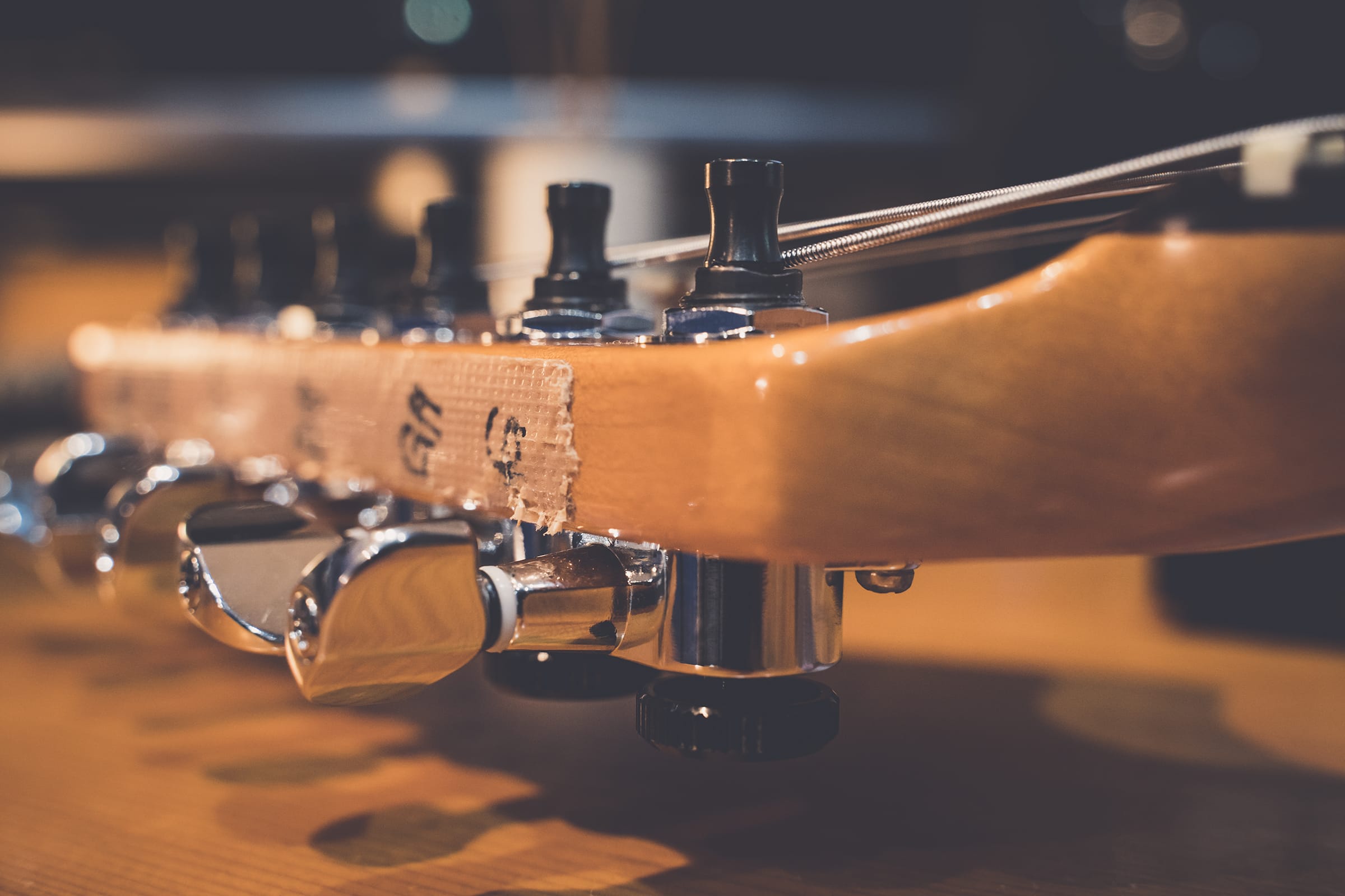 AUTO TRIM 6IN-LINE RIGHT HAND CHROME