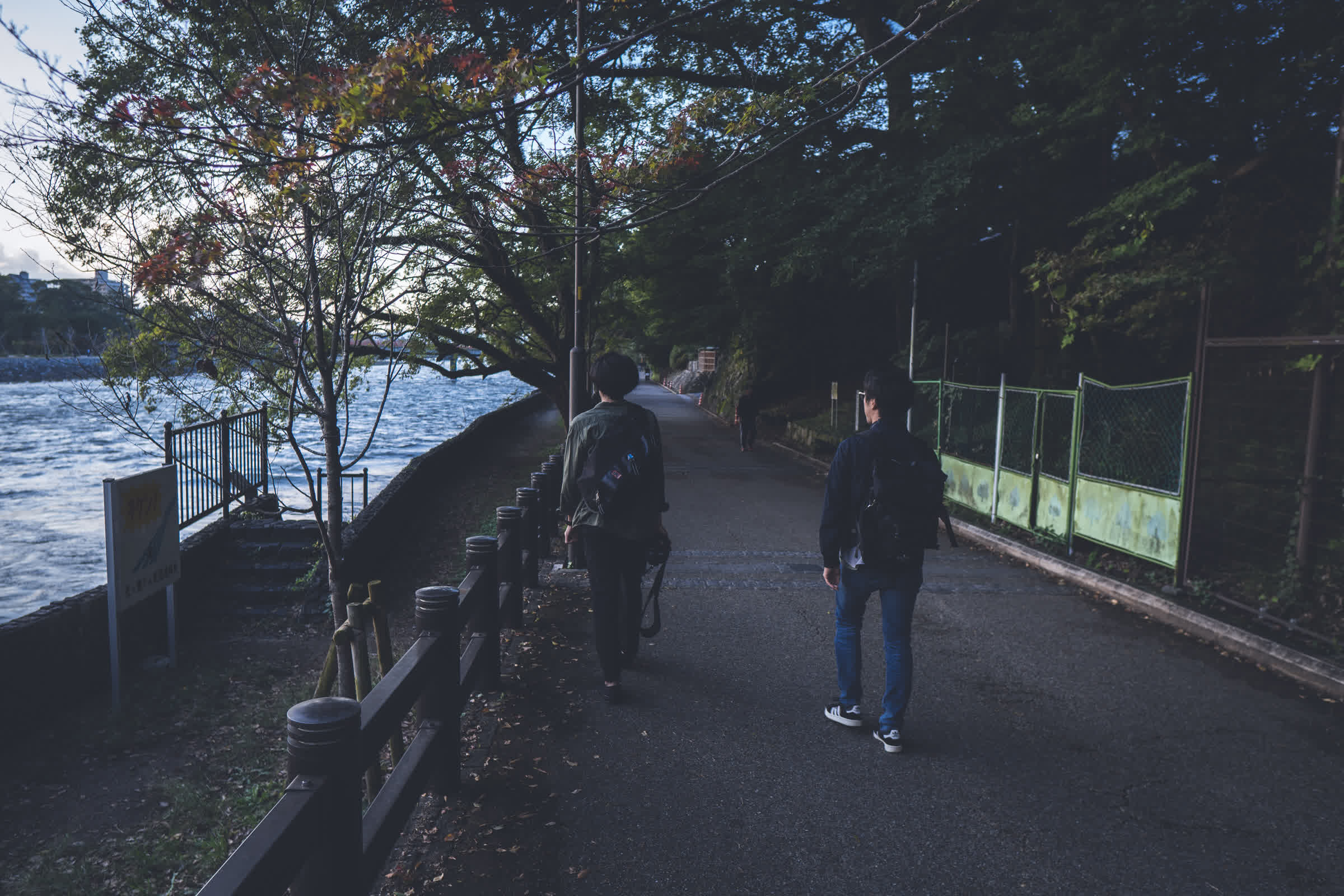同行者と宇治散歩の光景