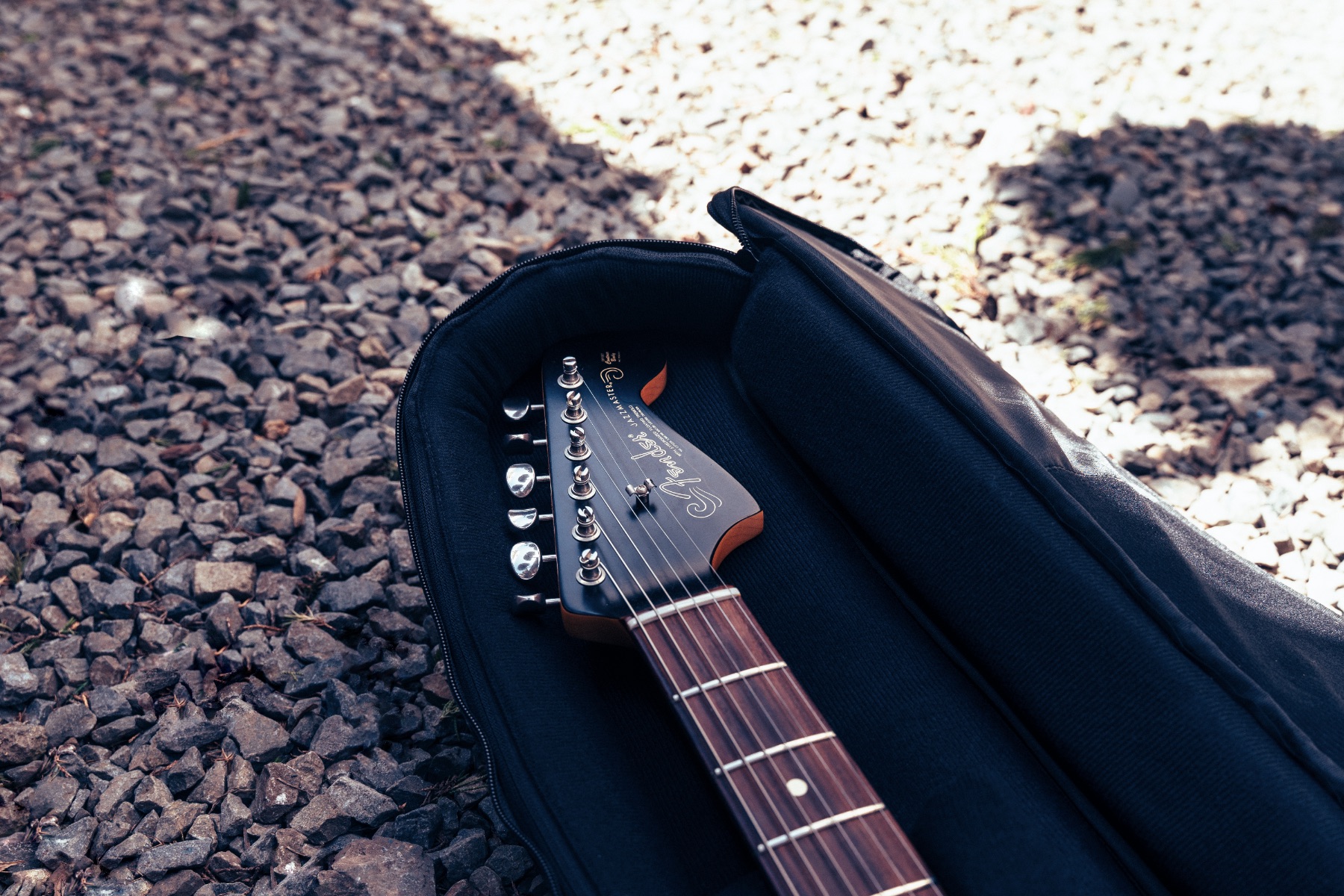 Urban Gear BagにJazzmasterを収納した様子の写真